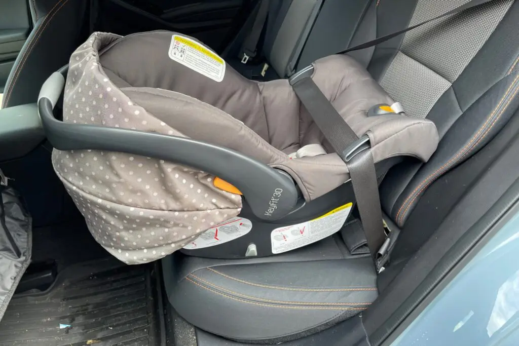 How to keep baby warm in car seat